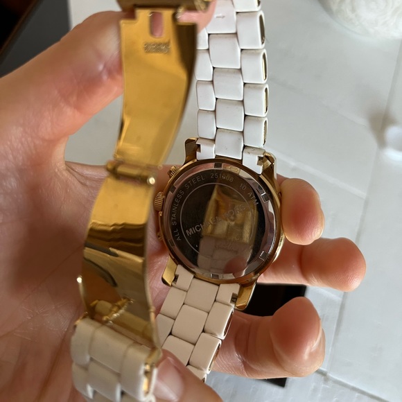 Micheal kors watch. - Picture 10 of 12